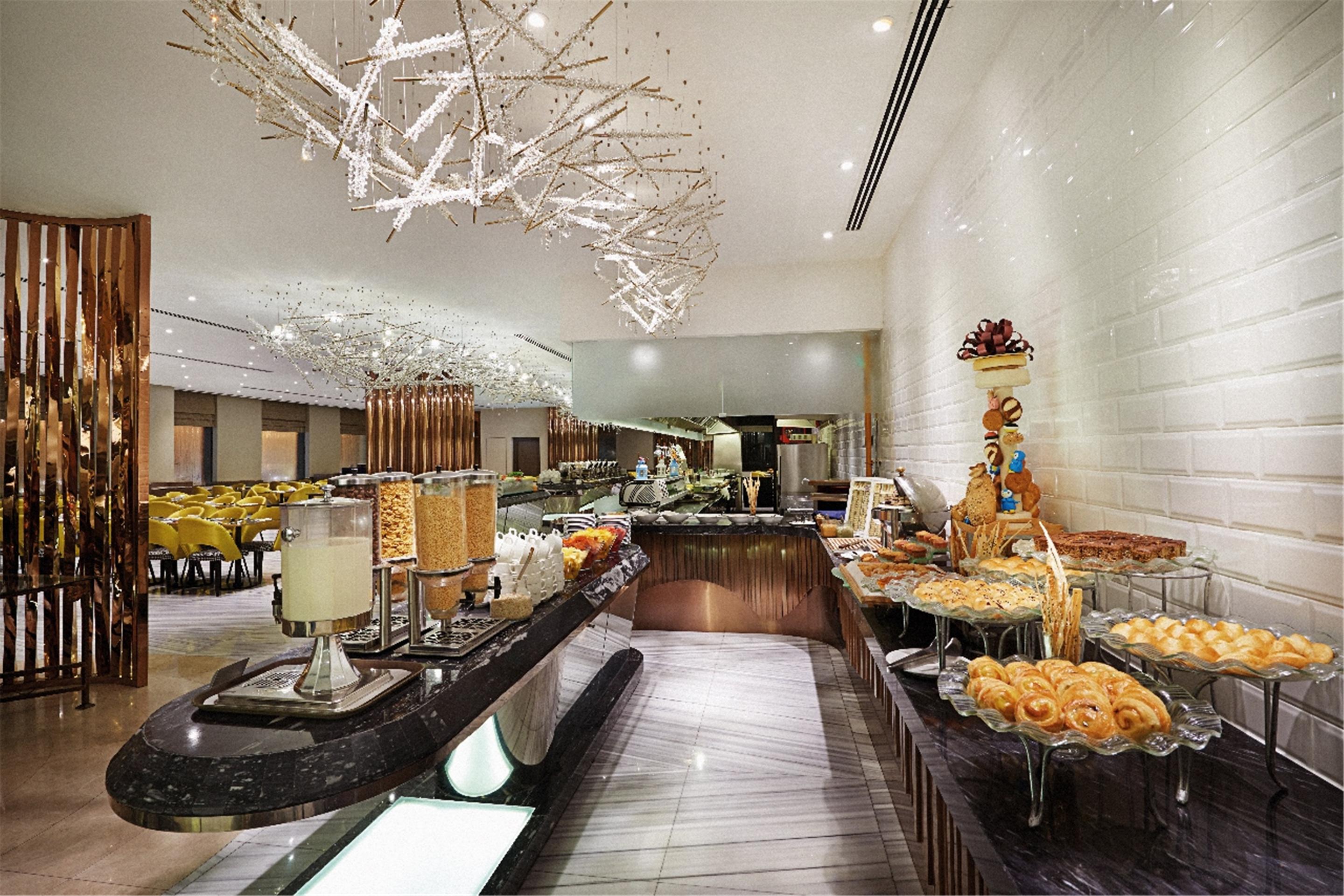 Dorsett Kuala Lumpur Hotell Exteriör bild The buffet at the hotel
