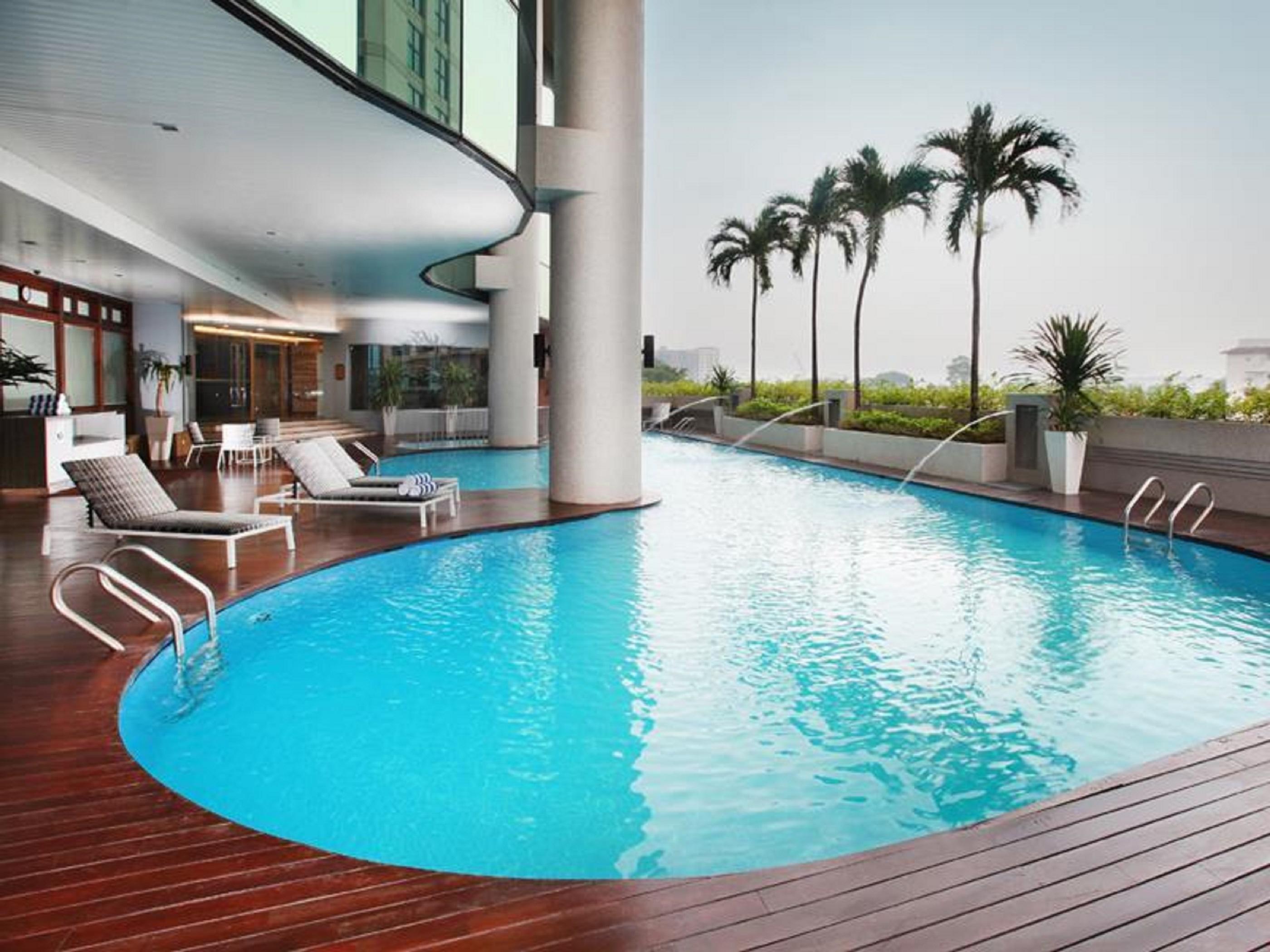 Dorsett Kuala Lumpur Hotell Exteriör bild The swimming pool at the 39th floor