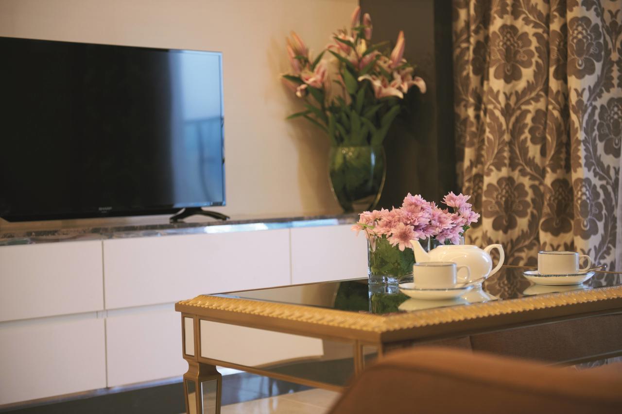 Dorsett Kuala Lumpur Hotell Exteriör bild A television set